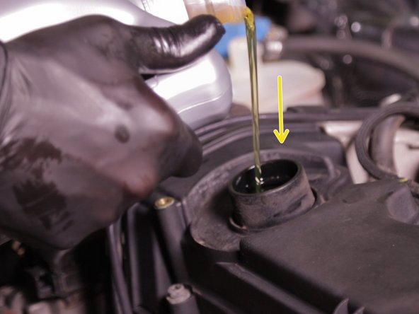 Verser environ 4.5l d'huile