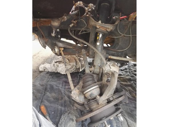 Extraire les 2 rotules supérieures (Direction et suspension)