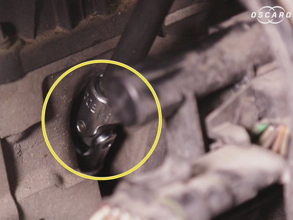 Serrer la bougie à l'aide du cliquet