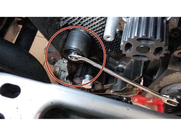 Deviser la vis de 15 et démonter le galet  enrouleur