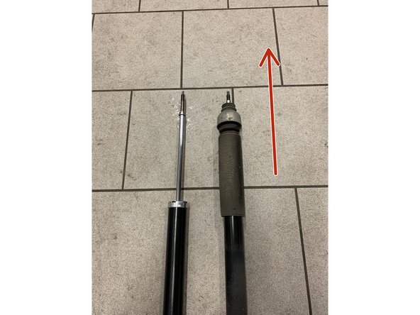 Retirer le cache amortisseur de l'ancienne pièce