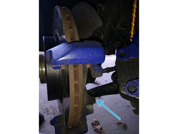 Le support de plaquettes est maintenue par 2 vis à tête H (douille de 16) qui se trouvent derrière la tôle de protection du disque