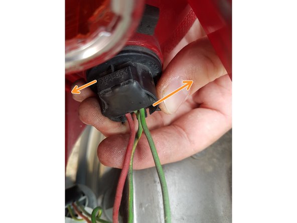 
Unscrew the black socket 1/4 turn
