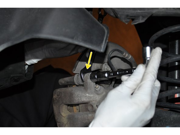 De la même manière déposer la seconde vis