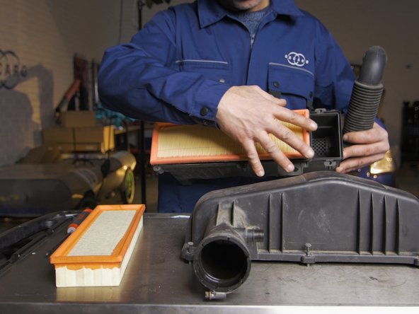 Reposer le nouveau filtre à air dans son emplacement