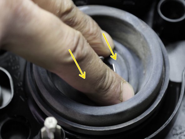 Enfoncer le centre du joint jusqu'à l'ampoule