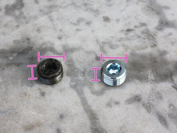 Comparer l'ancien bouchon avec le nouveau au niveau du diamètre et la longueur de filetage. Aucun joint n'est nécessaire sur ce type de bouchon.