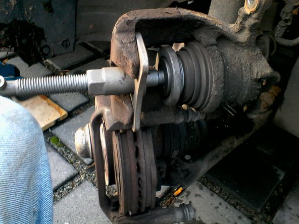 Repousser le piston (avec un repousse piston ou avec un tournevis plat )