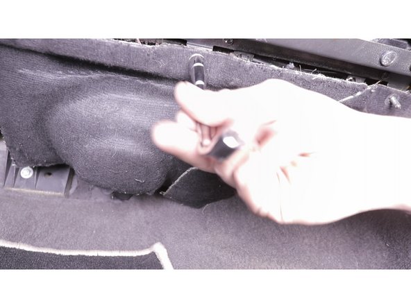 Replacer le cache ainsi que ses 3 boulons