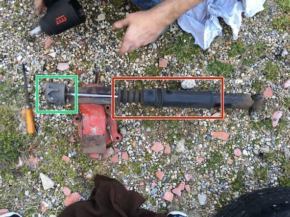 
The bellows must be recovered and will be placed back on le nouvel amortisseur if it is in good condition. (Otherwise, get a new one and go straight to the next step).
