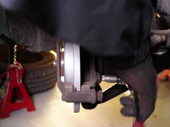 Serrer les deux vis à l'aide d'une douille Torx T55