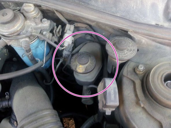 Repérez les niveaux min et max et remplissez votre bocal au fur et à mesure afin de rester entre ces deux niveaux.