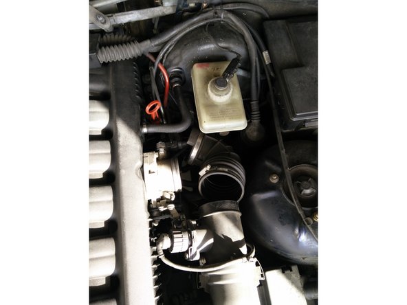 Dévisser les 2 colliers de serrage