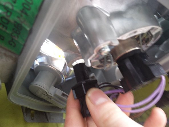 Tirer délicatement sur le bloc noir.