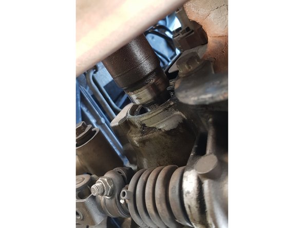 Tirez sur le cardan pour le sortir de la boîte de vitesses.