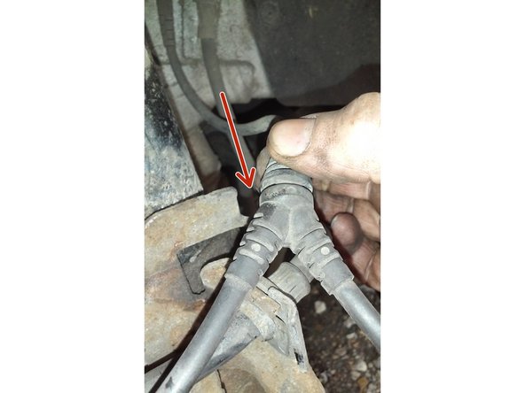 Repositionner les deux câbles à leur emplacement.