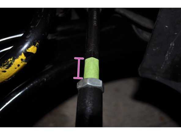 Placer du ruban adhésive à fleur de l'écrou comme point de repère pour ne pas trop dérégler la géométrie