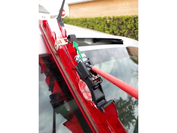 Puis tirer sur la cosse pour terminer le démontage.