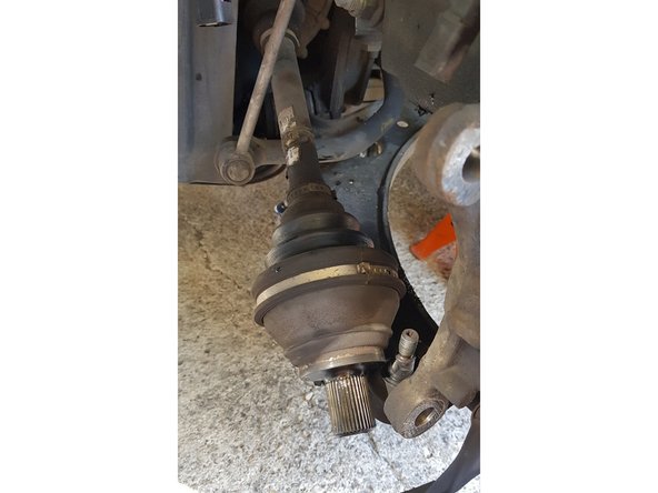 Tirez sur la fusée puis sortez le cardan.