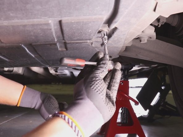 Resserrer les vis à l'aide du cliquet