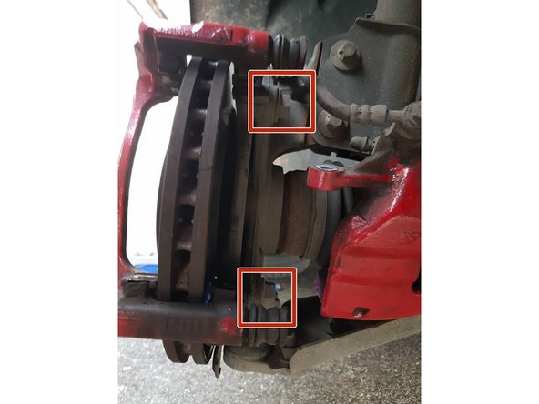 
We will now disassemble the second part of the caliper to be able to access the front brake disc, to do this:
