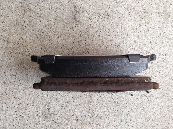 Vérifier que les nouvelles plaquettes de frein correspondent aux anciennes