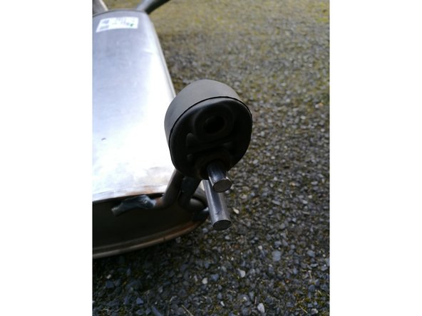 utiliser une pince multiprise pour enlever le caoutchouc si nécessaire