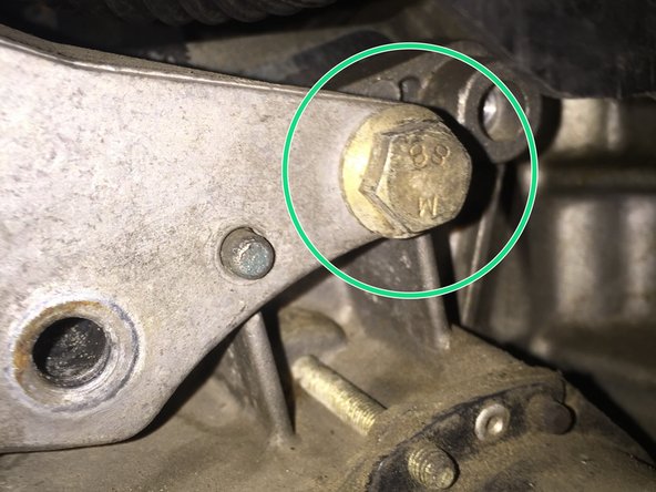 Faire de même avec la seconde vis au dessus du démarreur