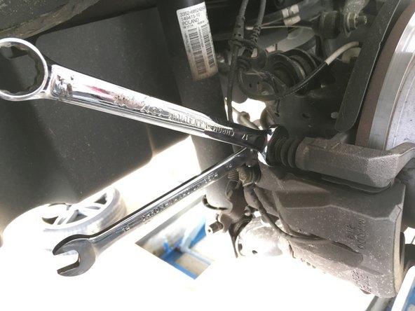 A l'aide de la clé plate de 14 et 17 deviser les deux vis de l'étrier