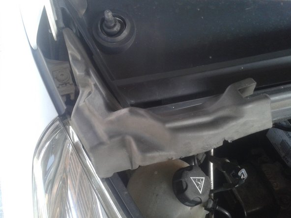 Repose du compartiment d'auvent et des joints (sens inverse de la dépose)