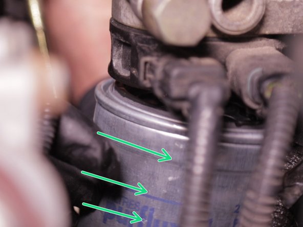 Replacer le nouveau filtre dans son emplacement et le revisser