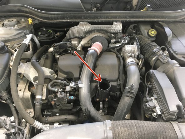 Verser l'huile préconiser par le constructeur dans le moteur par l'orifice de remplissage.