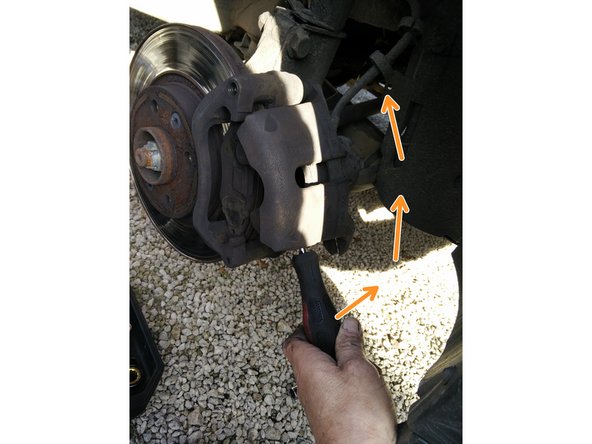 Placer un tournevis sous l'étrier et faite levier dans le sens inverse des aiguilles d'une montre