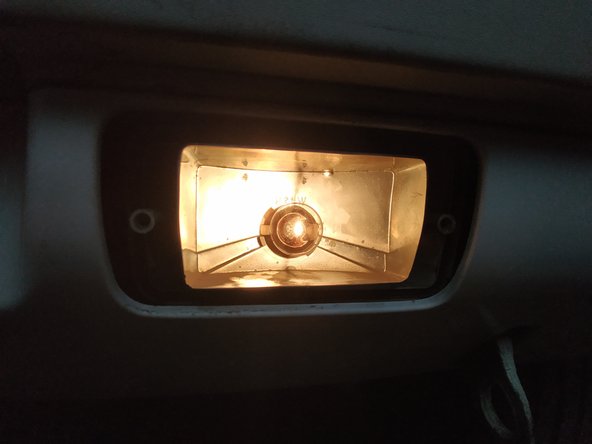 mettre le contact, passer la marche arrière et vérifier que tout fonctionne