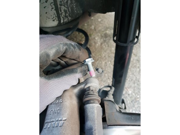 Une fois l'étrier remis en place, replacer les vis de fixation fournies avec les plaquettes.