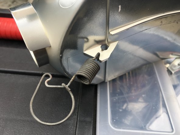 
Replace the fixing spring on the new light
