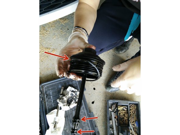 
Install the new filter and the 3 gaskets provided
