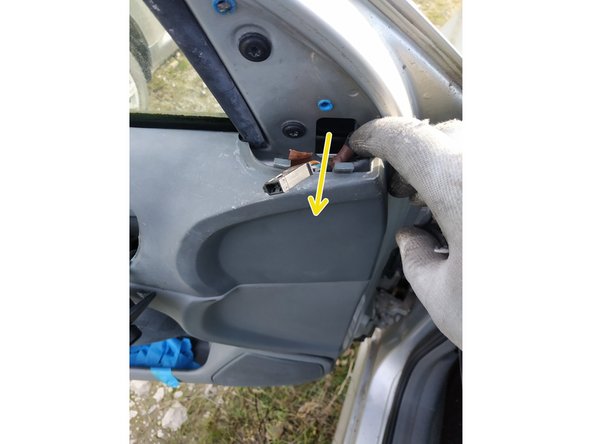 saisir la garniture par le haut