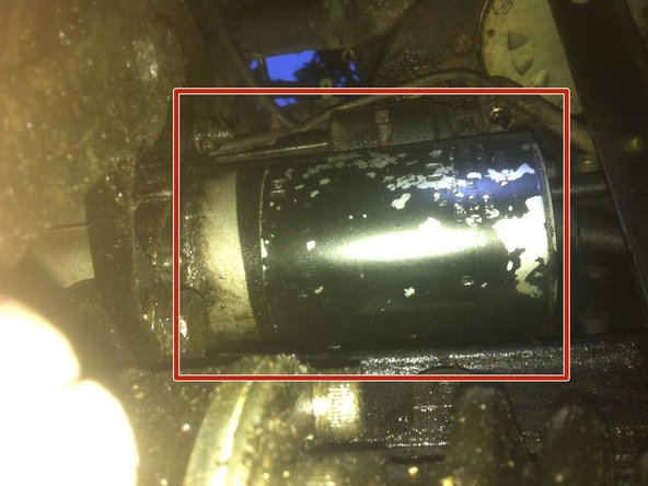 En passant sous la voiture :