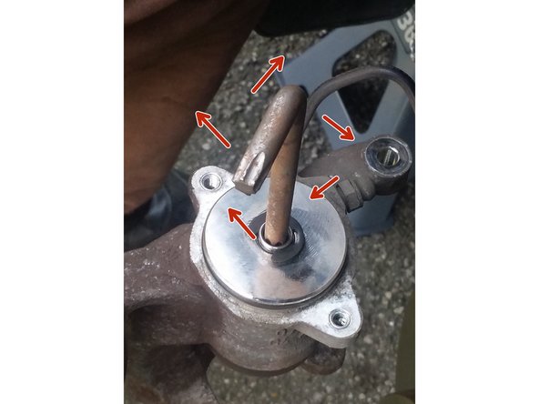 avec une clé torx de 45 tourner la vis du moteur électrique sur l étrier dans le sens horaire et jusqu en butée