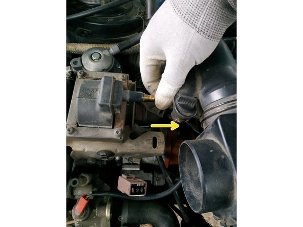 retirer le capuchon en caoutchouc de la prise en tirant vers l'extérieur