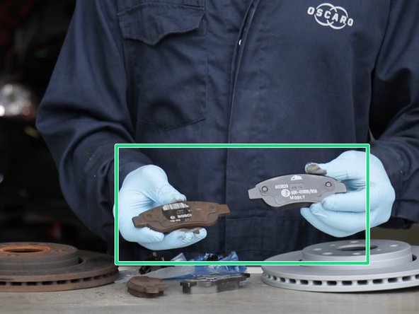 Comparer la forme et les dimensions entre les anciennes et nouvelles plaquettes de frein