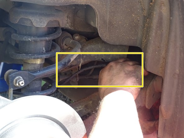 
remove the cable from the pad wear switch (right side only), this is connected to the underbody, see photo 1
