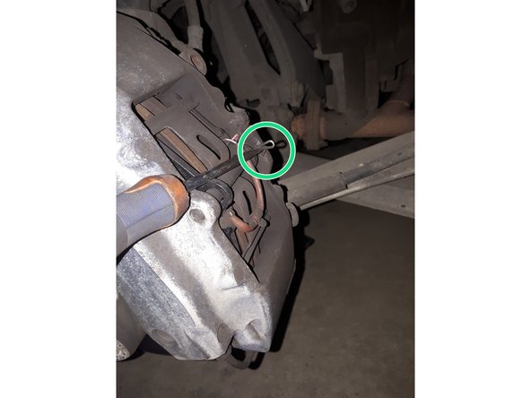 Puis remonter la platine de maintien puis le capteur d'usure (rond bleu)