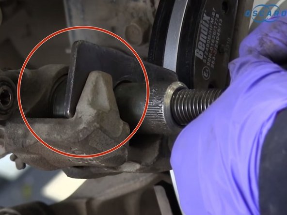 Repousser le piston au maximum à l'aide du repousse piston