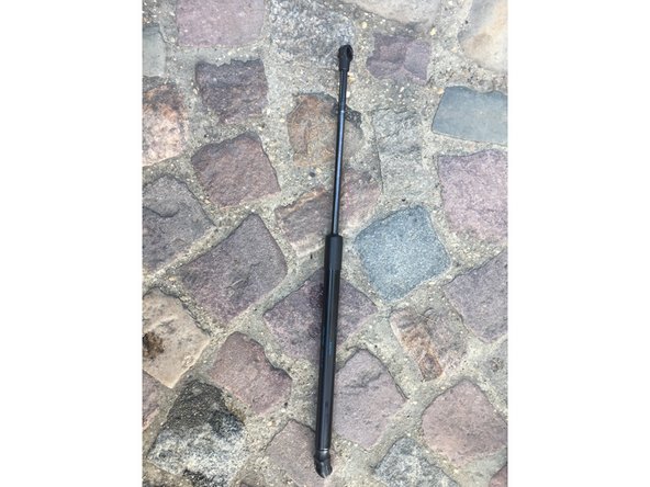 Emboîter le haut du vérin