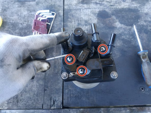 visser les 3 vis de fixation, clé torx T15