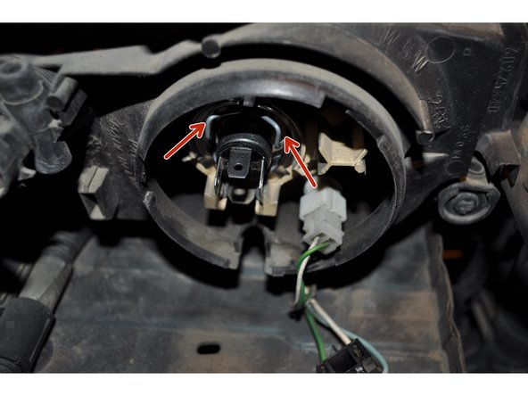 
Replace the fixing clip.
