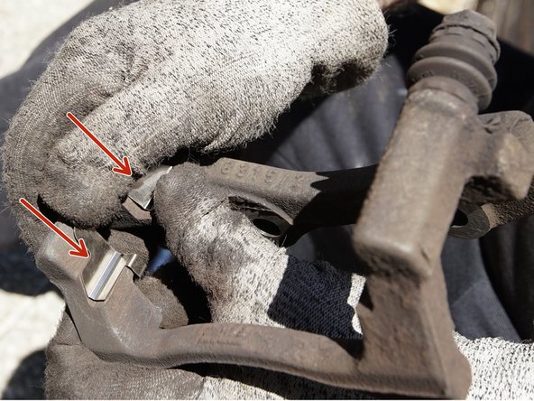 Clipsez les nouvelles accroches à la place des anciennes