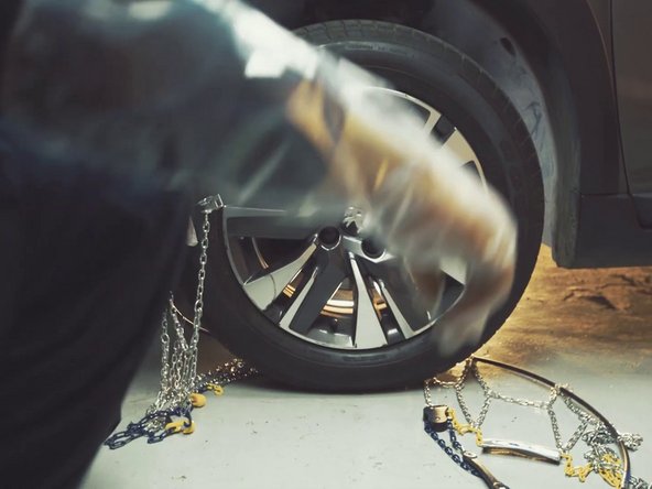 Tout en gardant cette organisation, placer la chaîne derrière la roue